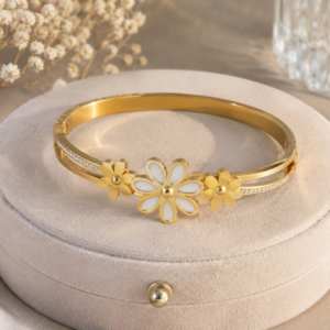 Pulsera Rígida de Acero Inoxidable con Flores y Cristales – Dorada