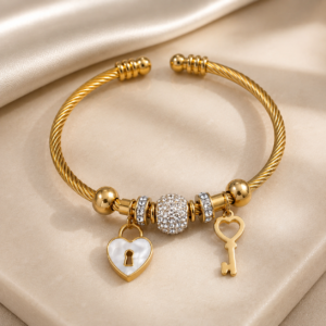 Pulsera Flexible de Acero Inoxidable con Charms Corazón y Llave – Dorada